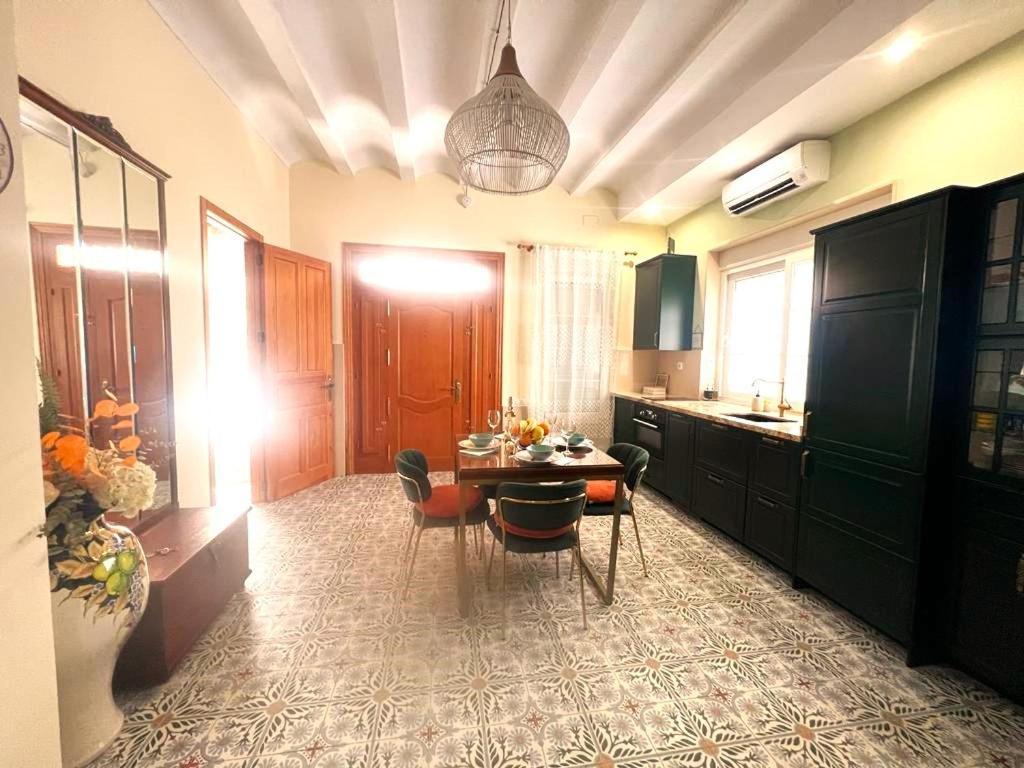 Esmeralda Apartment With Free Private Underground Parking บาเลนเซีย ภายนอก รูปภาพ