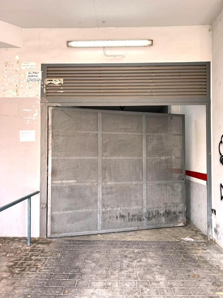 Esmeralda Apartment With Free Private Underground Parking บาเลนเซีย ภายนอก รูปภาพ